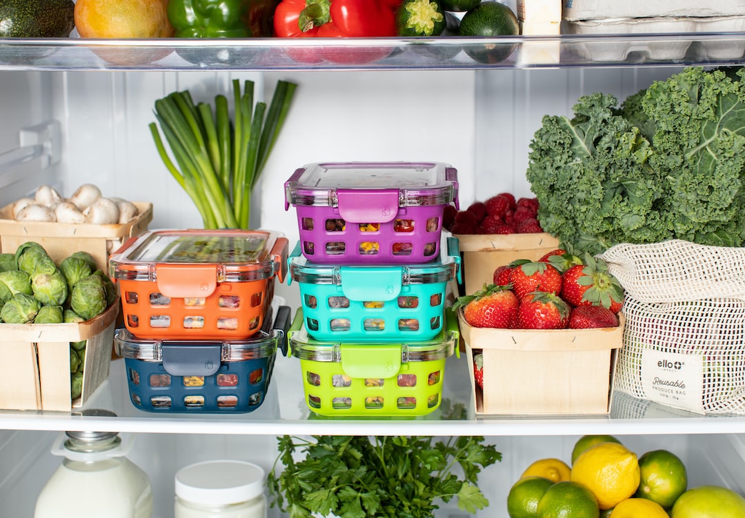 Jak prawidłowo organizować żywność w chłodziarce dla lepszego przechowywania i wygody?